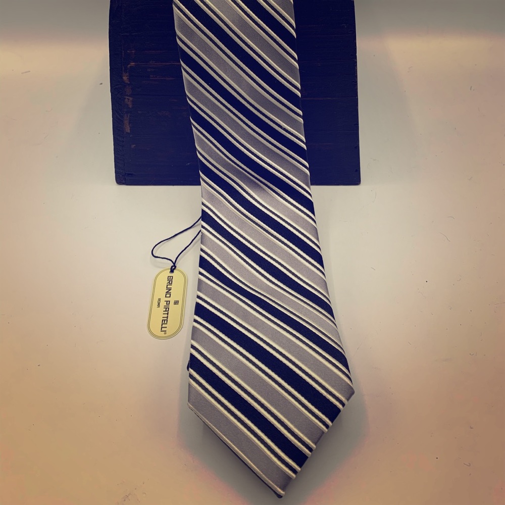 Men’s stripped skinny tie